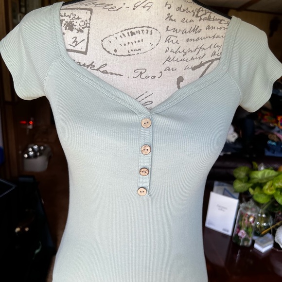 Woman’s gaze light green bodysuit - Picture 10 of 16